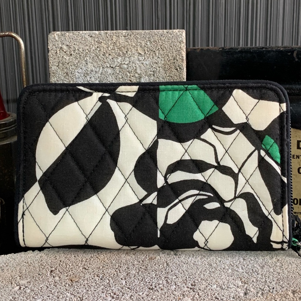 Vera Bradley RFID Grab and Go Wristlet - Picture 2 of 5